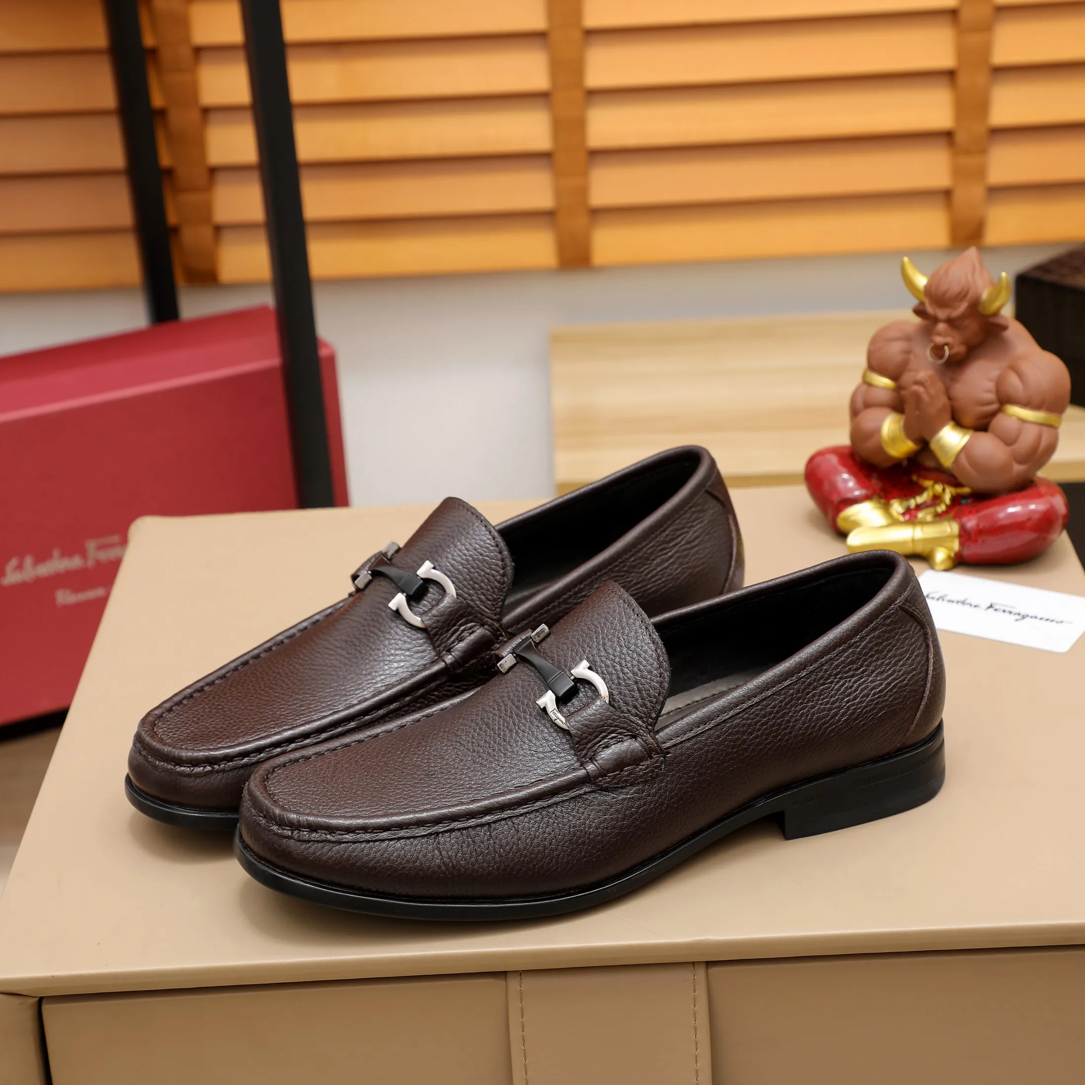 Men's shoes 💰540🕷🕷🐂【Ferragamo】Ferragamo Popular fashion casual shoes🇨🇳Official website counter 1:1 production, original mold opening💯Good quality visible, imported high-end first-layer pebbled calfskin, water-dyed🐂leather lining🌿very clear texture, high-quality waterproof, non-slip and wear-resistant outsole🎋high quality and low price, truly handmade🍓black, coffee color, 2 colors available! Code number 38-45……